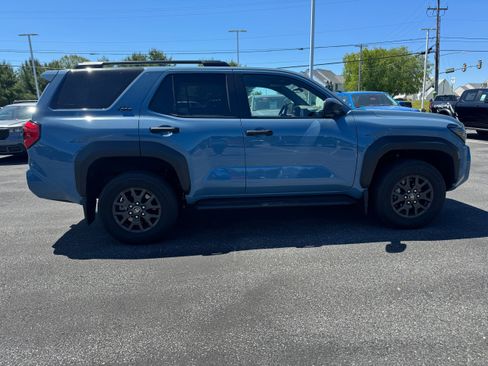 Used 2025 Toyota 4Runner SR5 AWD/4WD image 6