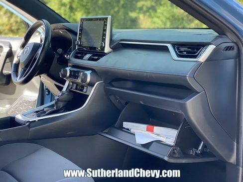 Used 2022 Toyota RAV4 SE image 21