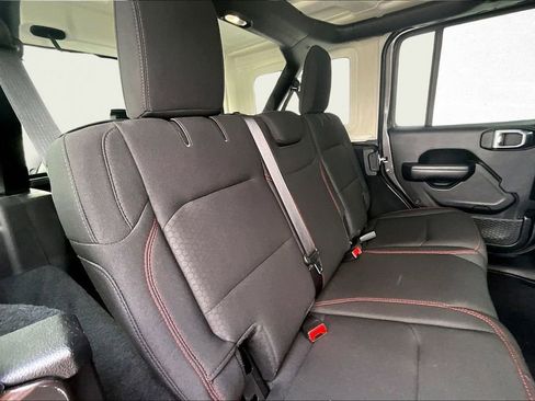 Used 2019 Jeep Wrangler Unlimited Rubicon w/ Cold Weather Group image 25