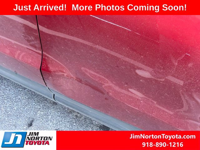 Used 2020 Cadillac XT4 Luxury w/ Cold Weather Package FWD image 7