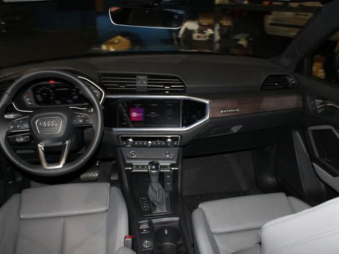 Certified 2025 Audi Q3 2.0T Premium w/ Convenience Package image 12