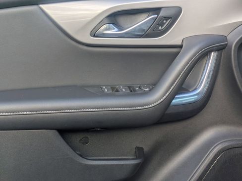 Used 2025 Chevrolet Blazer LT image 11