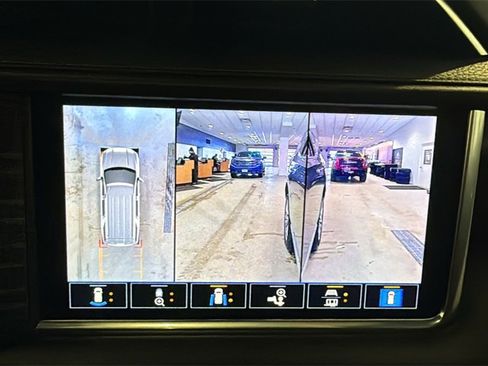 Used 2021 GMC Yukon Denali w/ Denali Premium Package image 42