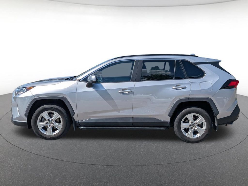 Used 2021 Toyota RAV4 XLE FWD image 3
