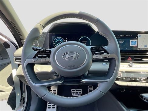 New 2025 Hyundai Elantra SEL image 11