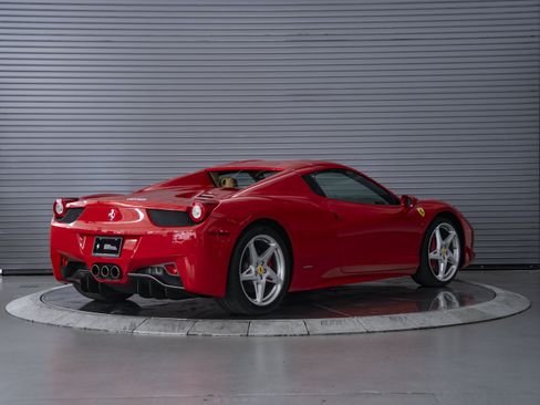 Used 2012 Ferrari 458 Spider RWD image 11