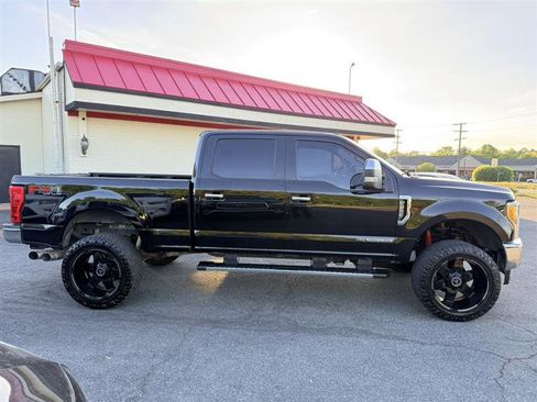 Used 2017 Ford F250 Lariat w/ Chrome Package AWD/4WD image 4