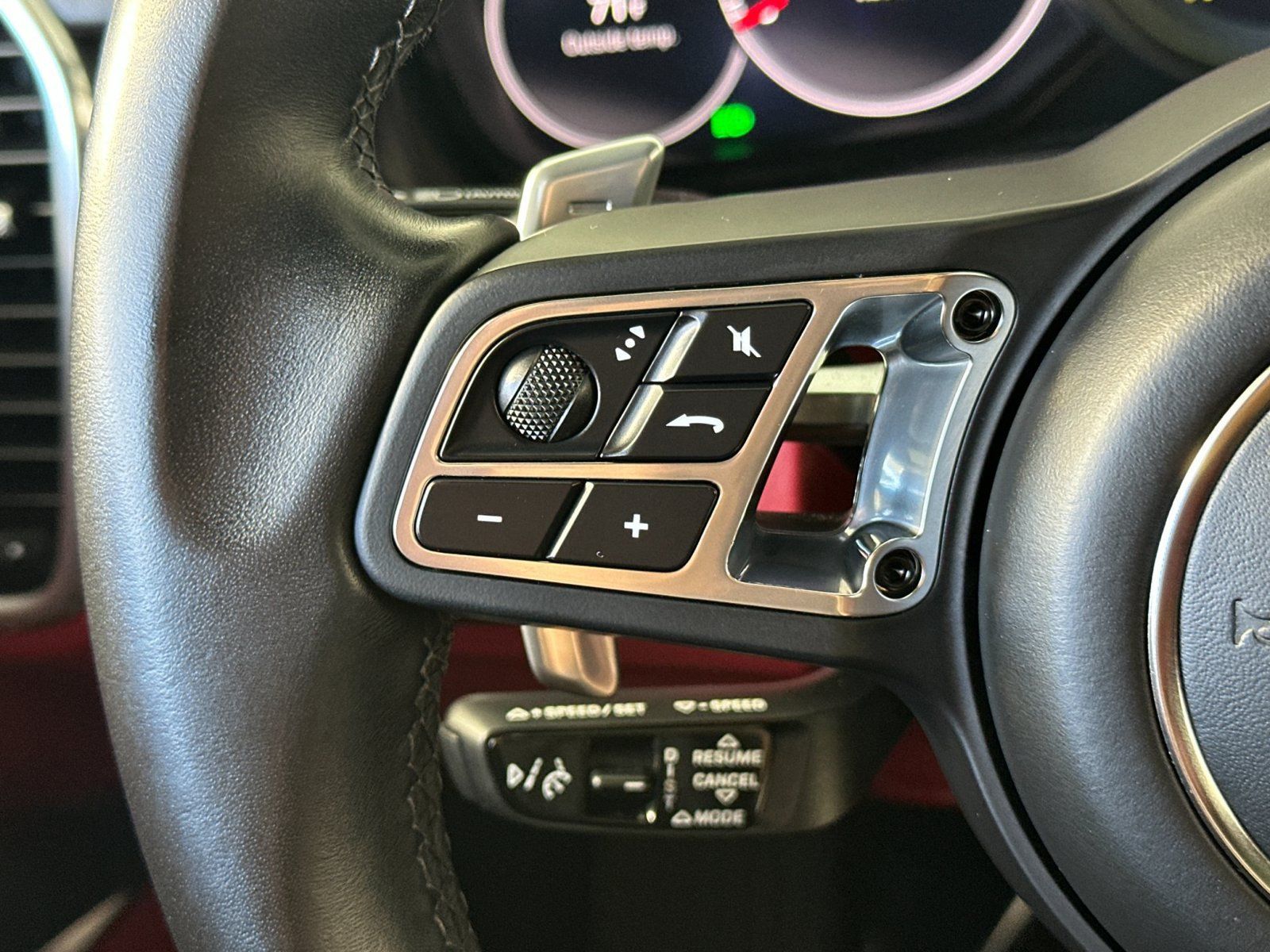 Certified 2022 Porsche Cayenne Turbo AWD/4WD image 28