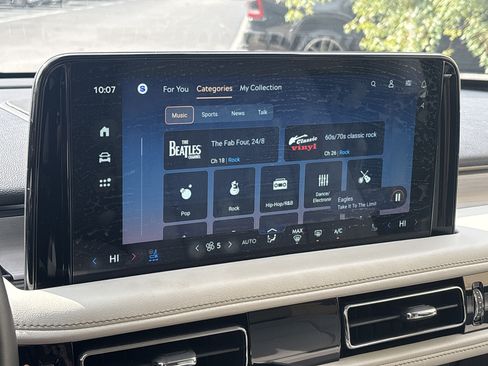Used 2025 Lincoln Aviator Reserve AWD/4WD image 23