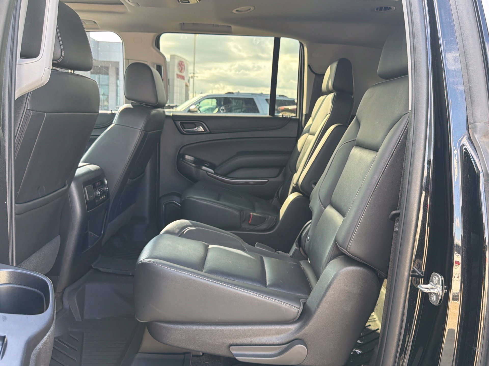 Used 2018 GMC Yukon XL SLT w/ Premium Edition AWD/4WD image 11