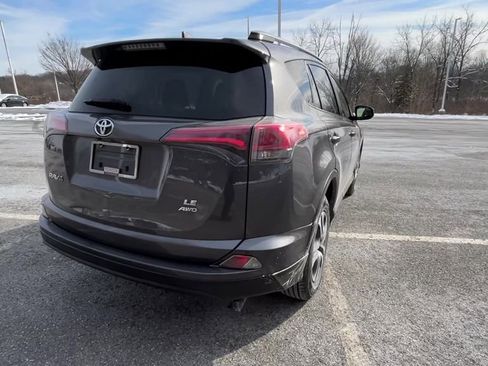 Used 2018 Toyota RAV4 LE image 5