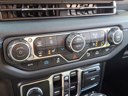 Used 2024 Jeep Wrangler High Altitude image 15