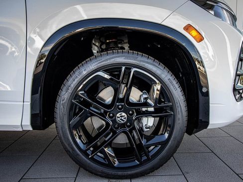 New 2026 Volkswagen Tiguan SE R-Line image 22