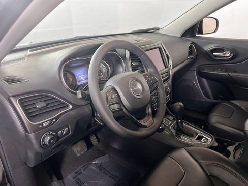 Used 2022 Jeep Cherokee Trailhawk w/ Sound & Nav Group AWD/4WD image 9