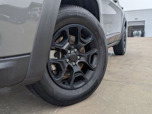 Used 2022 Jeep Cherokee Latitude image 2