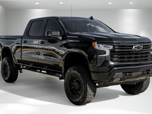 Used 2024 Chevrolet Silverado 1500 RST AWD/4WD image 5