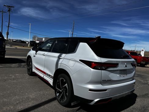 Used 2024 Mitsubishi Outlander Ralliart image 3