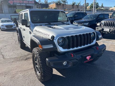 Used 2024 Jeep Wrangler Unlimited Rubicon AWD/4WD image 2