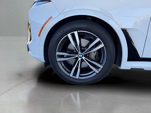 Used 2024 BMW X7 xDrive40i w/ M Sport Package image 11