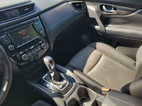 Used 2018 Nissan Rogue SV image 30