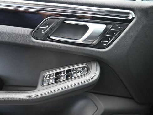 Certified 2023 Porsche Macan AWD/4WD image 11