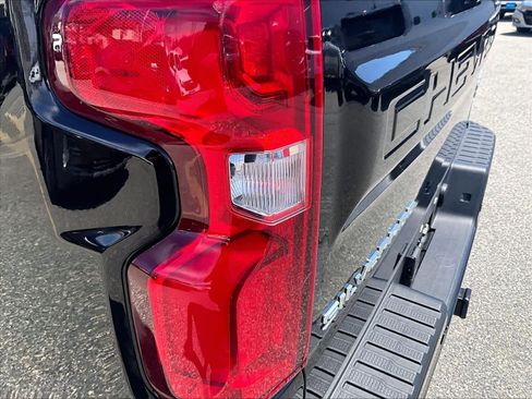 Used 2022 Chevrolet Silverado 1500 High Country w/ Technology Package image 31