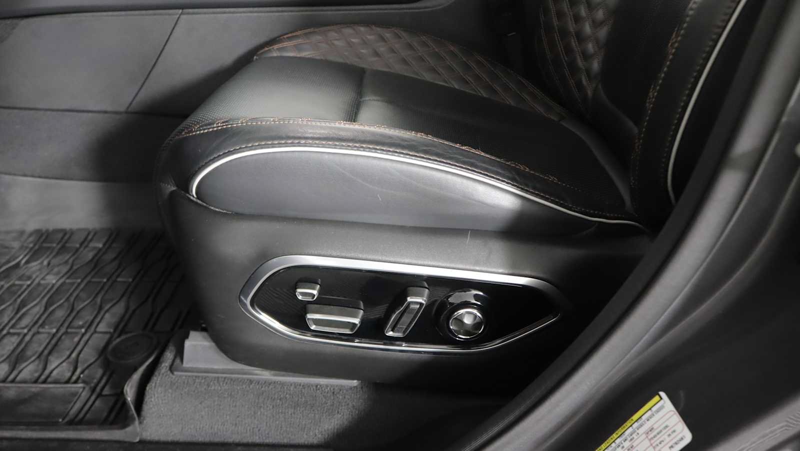 Used 2023 Jeep Grand Cherokee Summit AWD/4WD image 22
