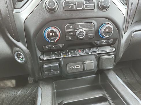 Certified 2019 Chevrolet Silverado 1500 LTZ AWD/4WD image 17