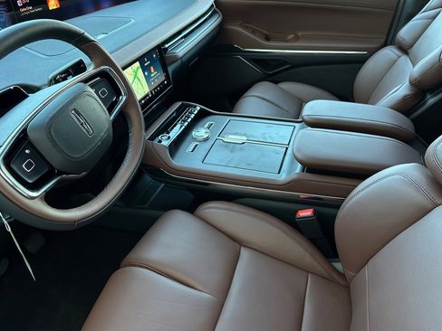 New 2025 Lincoln Navigator Reserve image 9