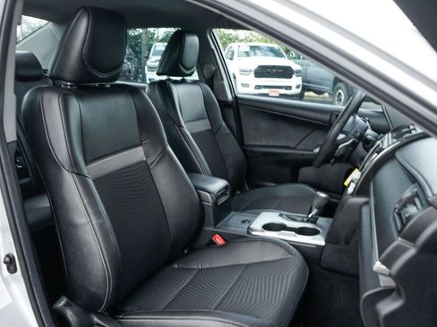 Used 2012 Toyota Camry SE FWD image 32