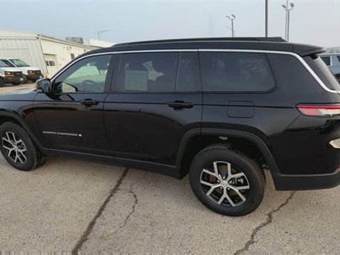 Used 2025 Jeep Grand Cherokee L Limited image 38