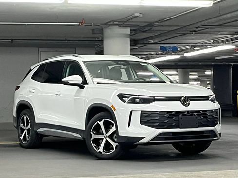 New 2026 Volkswagen Tiguan SE AWD/4WD image 2