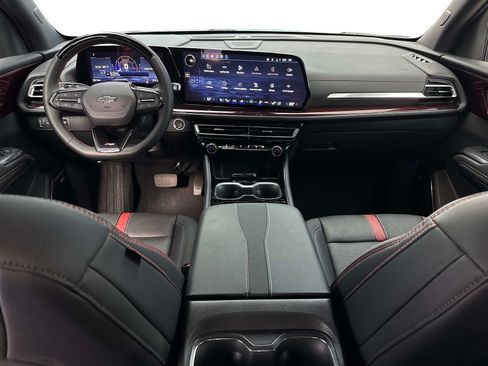 Used 2025 Chevrolet Traverse RS FWD image 17