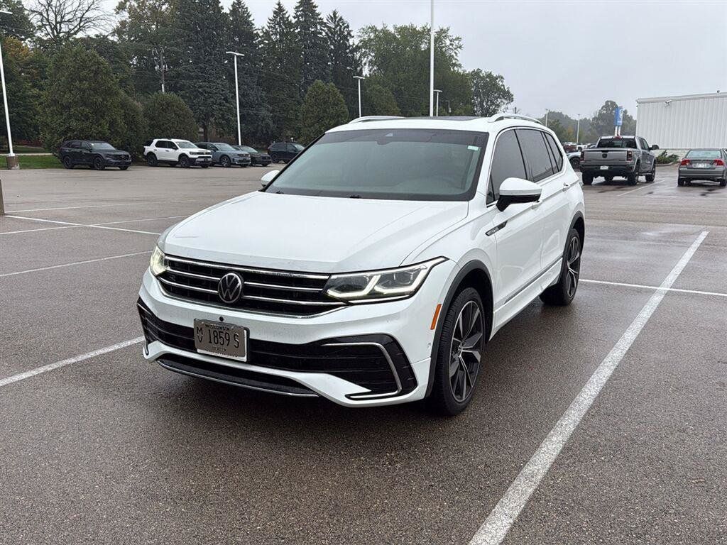 Used 2022 Volkswagen Tiguan SEL R-Line AWD/4WD image 2
