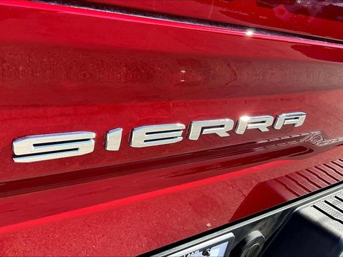 Used 2023 GMC Sierra 1500 SLT w/ SLT Premium Package AWD/4WD image 34