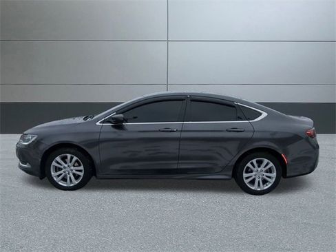 Used 2015 Chrysler 200 Limited image 3