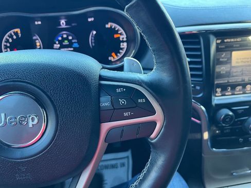 Used 2015 Jeep Grand Cherokee Overland AWD/4WD image 27