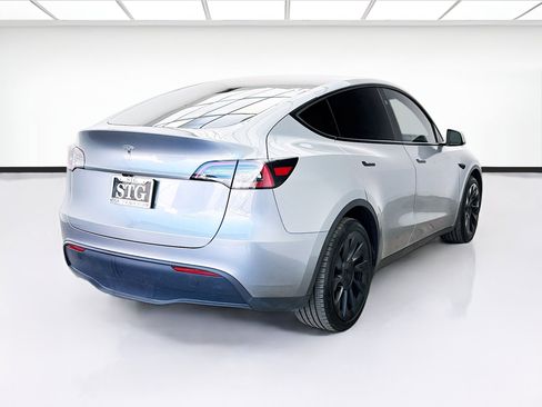 Used 2024 Tesla Model Y Long Range image 4