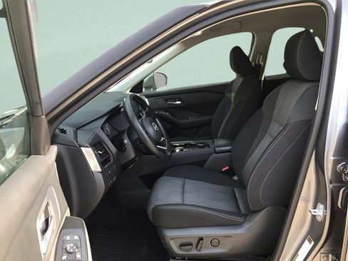 Used 2024 Nissan Rogue SV image 15