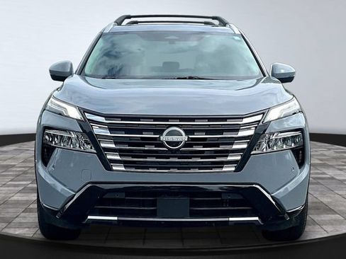 Used 2025 Nissan Rogue Platinum FWD image 2