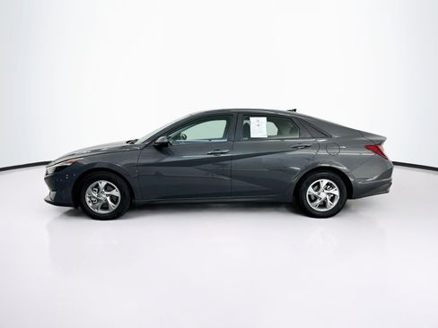 Used 2023 Hyundai Elantra SE w/ Cargo Package FWD image 4