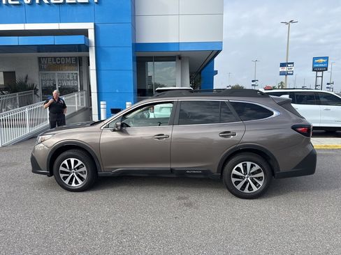 Used 2022 Subaru Outback Premium image 10