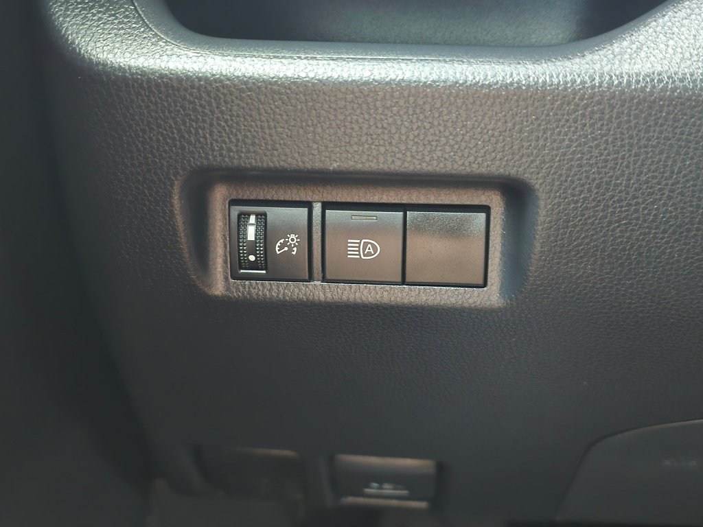 Used 2025 Toyota RAV4 XLE AWD/4WD image 24