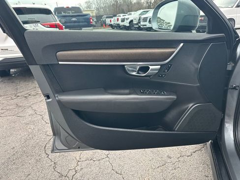 Used 2020 Volvo V90 T6 Cross Country image 11