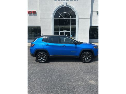 Used 2025 Jeep Compass Limited w/ Sun & Sound Group AWD/4WD image 1