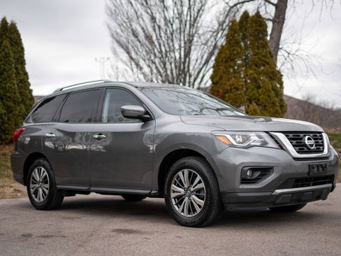 Used 2019 Nissan Pathfinder SV image 3