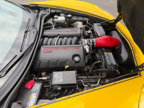 Used 2006 Chevrolet Corvette Coupe w/ Preferred Equipment Group RWD image 19