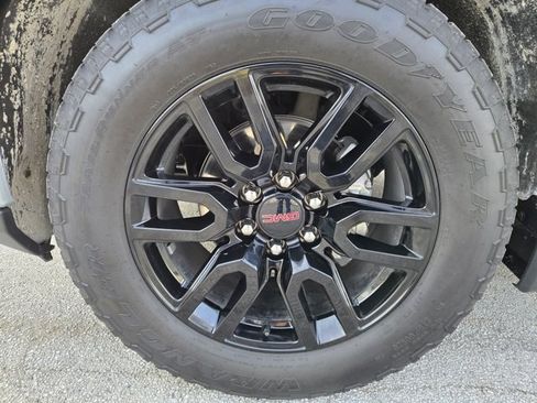 Used 2025 GMC Sierra 1500 Elevation image 12