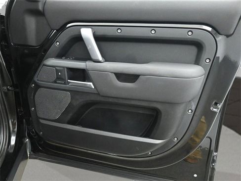 Used 2023 Land Rover Defender 110 X-Dynamic SE image 19