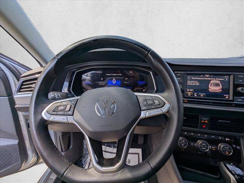 Used 2023 Volkswagen Jetta SE image 14